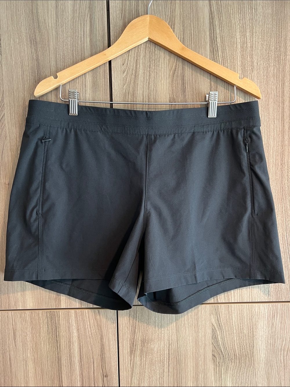 Kuhl Women's Large Black Performance Shorts